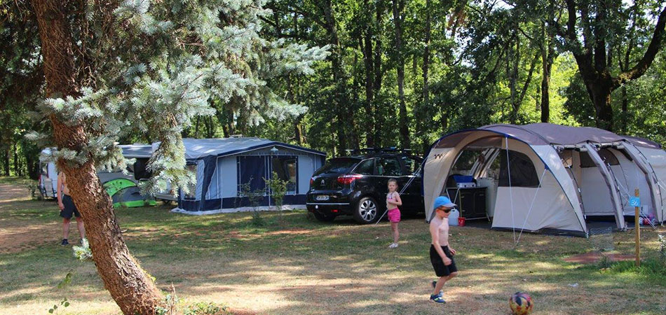 Tent's pitchs rental at camping l'Évasion in the Lot