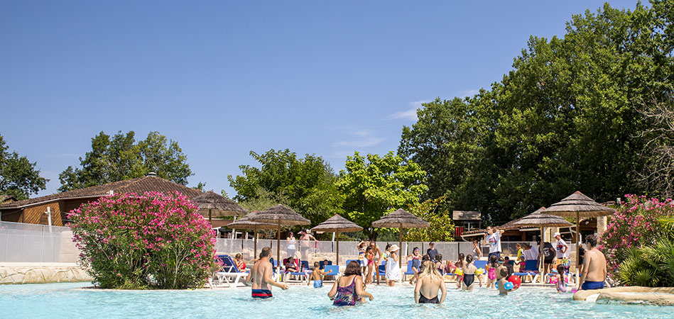 Animations dans la piscine du camping l'Évasion en Occitanie