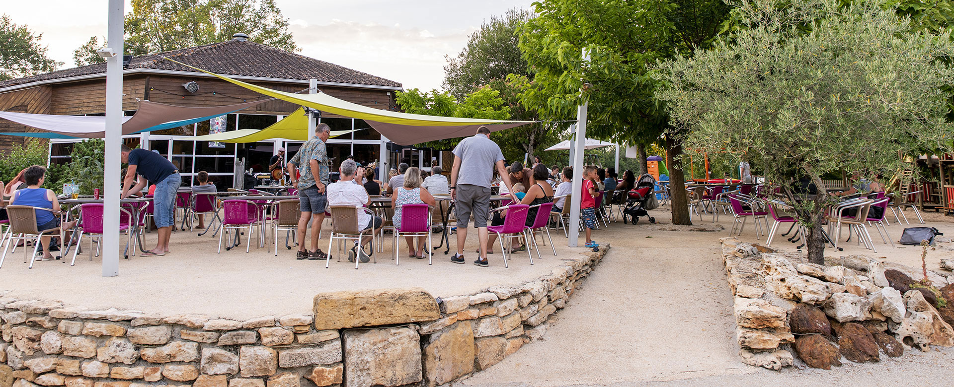 Bar du camping l'Évasion dans le Quercy