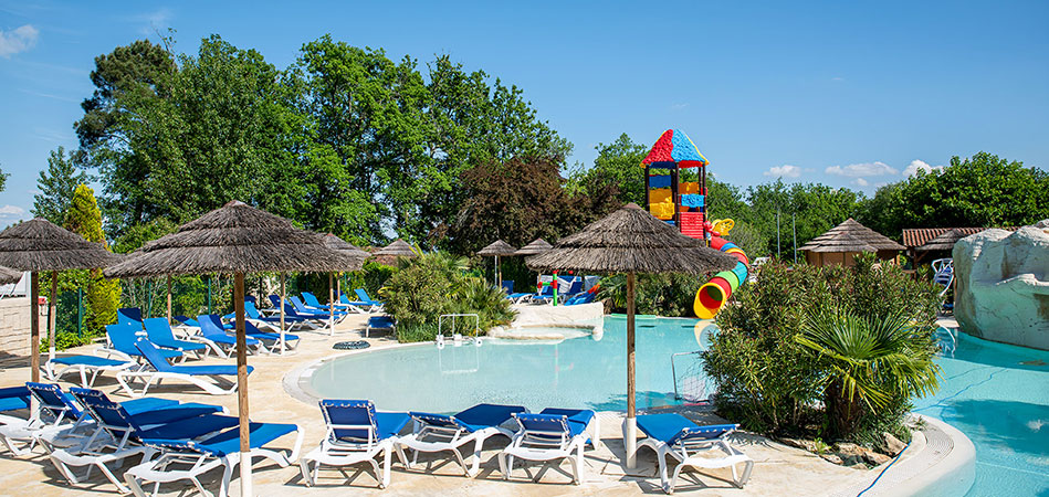 Bathing area of camping l'Évasion located in the Lot