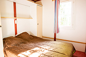 Habitación con cama de 140 en el chalet Pech Merle