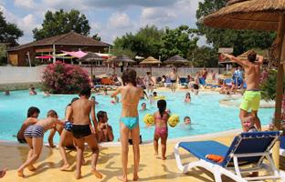Camping dans le Lot : Lot Evasion entre Quercy et Périgord Camping avec piscine dans le Périgord