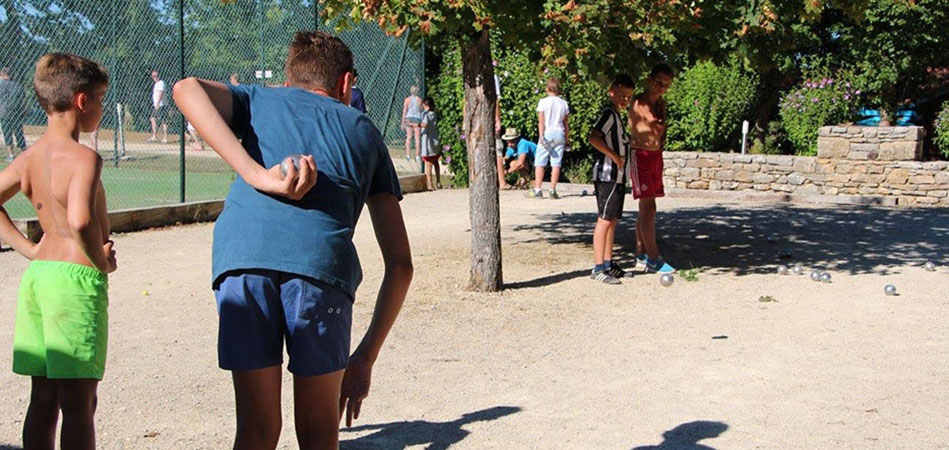 Terreno de petanca en el camping l'Évasion en el Lot