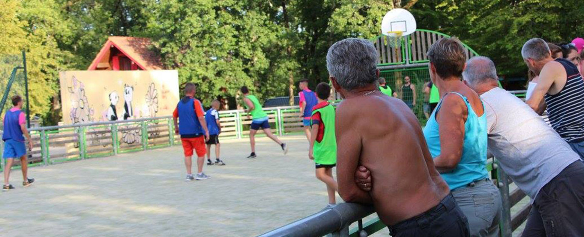 Polideportivo en el camping l'Évasion en el Lot